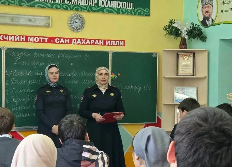 Сотрудники подразделения по делам несовершеннолетних ОМВД России по Ножай-Юртовскому ра...