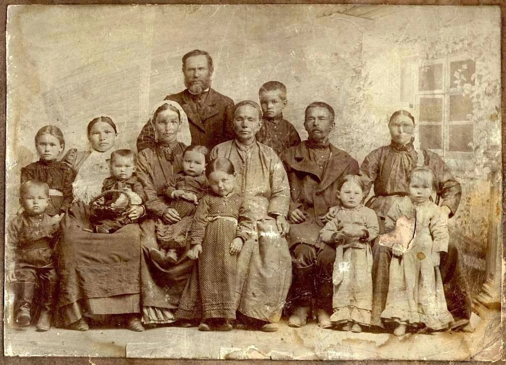 ДО 1917 ГОДА В РОССИИ БЫЛО ОБЫЧНЫМ ДЕЛОМ ДЛЯ СЕМЬИ ИМЕТЬ ДЕСЯТЬ ИЛИ БОЛЕЕ ДЕТЕЙ, В ТО В...