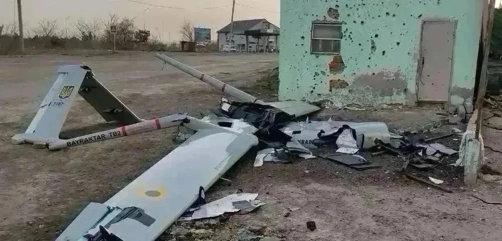 ⚡️ За прошедшую ночь дежурными силами ПВО перехвачено и уничтожено 902 украинских беспи...