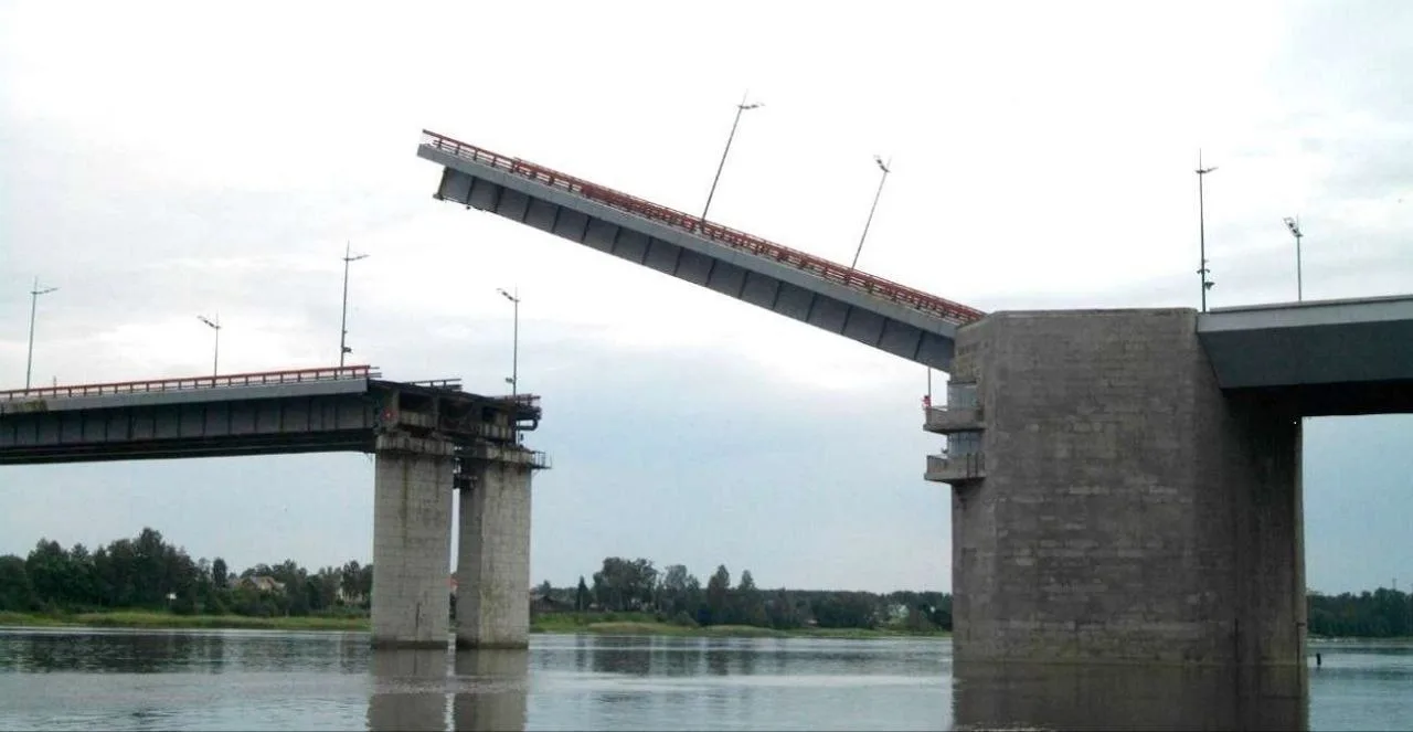 🚧 🌉 Разведение Ладожского моста  завтра, 13 октября с 10:00 до 10:45❗️