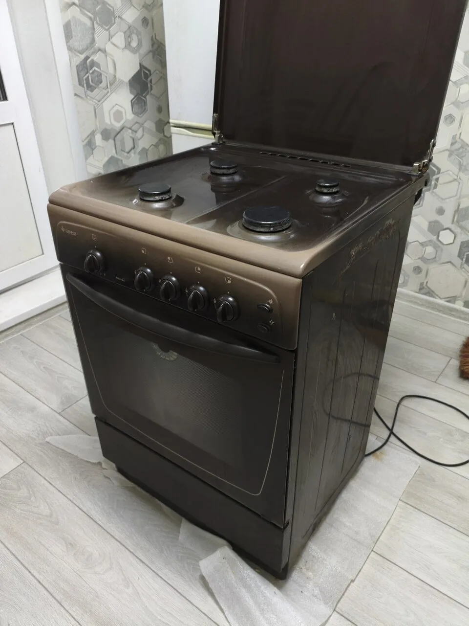 Продам газовую плиту 4500 2017 года +79022796905
