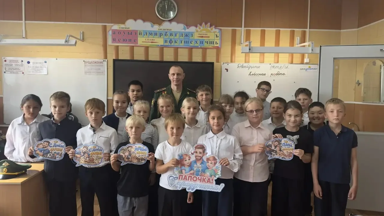 🎉 В начальных классах стартовала неделя, посвященная Дню отца! 🤗