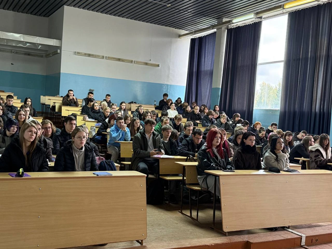 Студенты ОмГАУ уже не просто мёрзнут — холод начал сказываться на учёбе