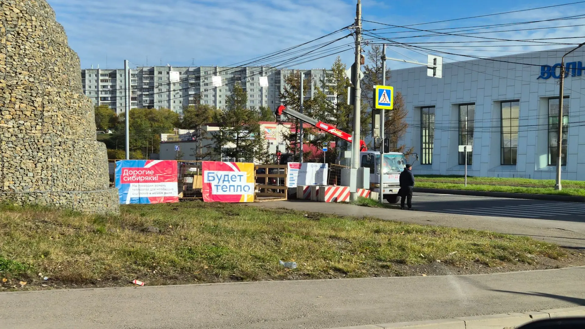Работы по замене теплосетей  возле ТЦ "Солнечный" продолжаются.