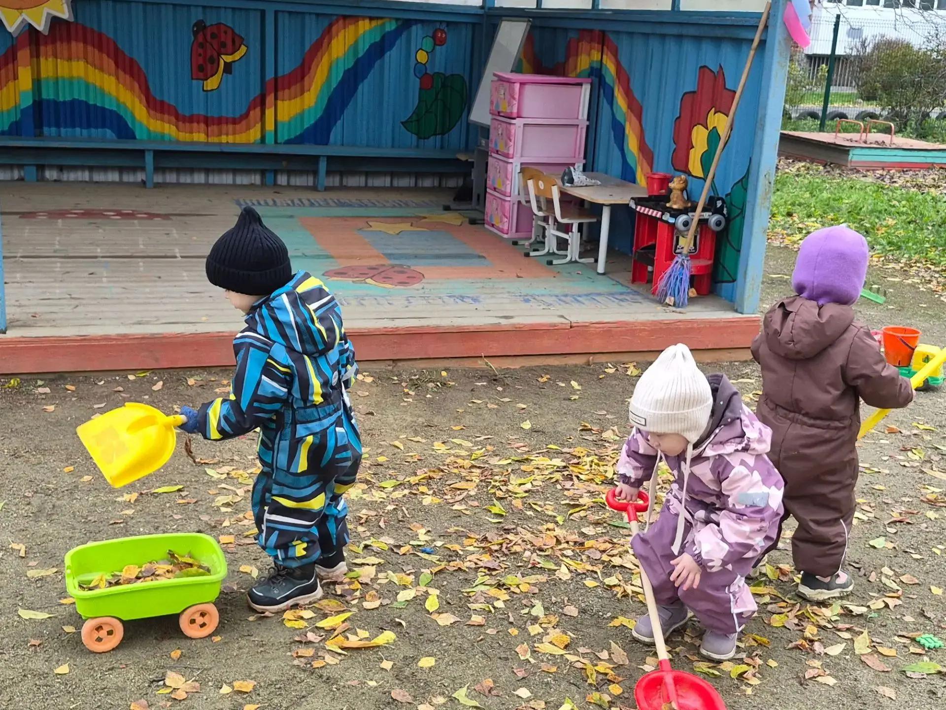 Наши воспитанники младшей группы «Звёздочки» под руководством воспитателя Жанны Михайло...