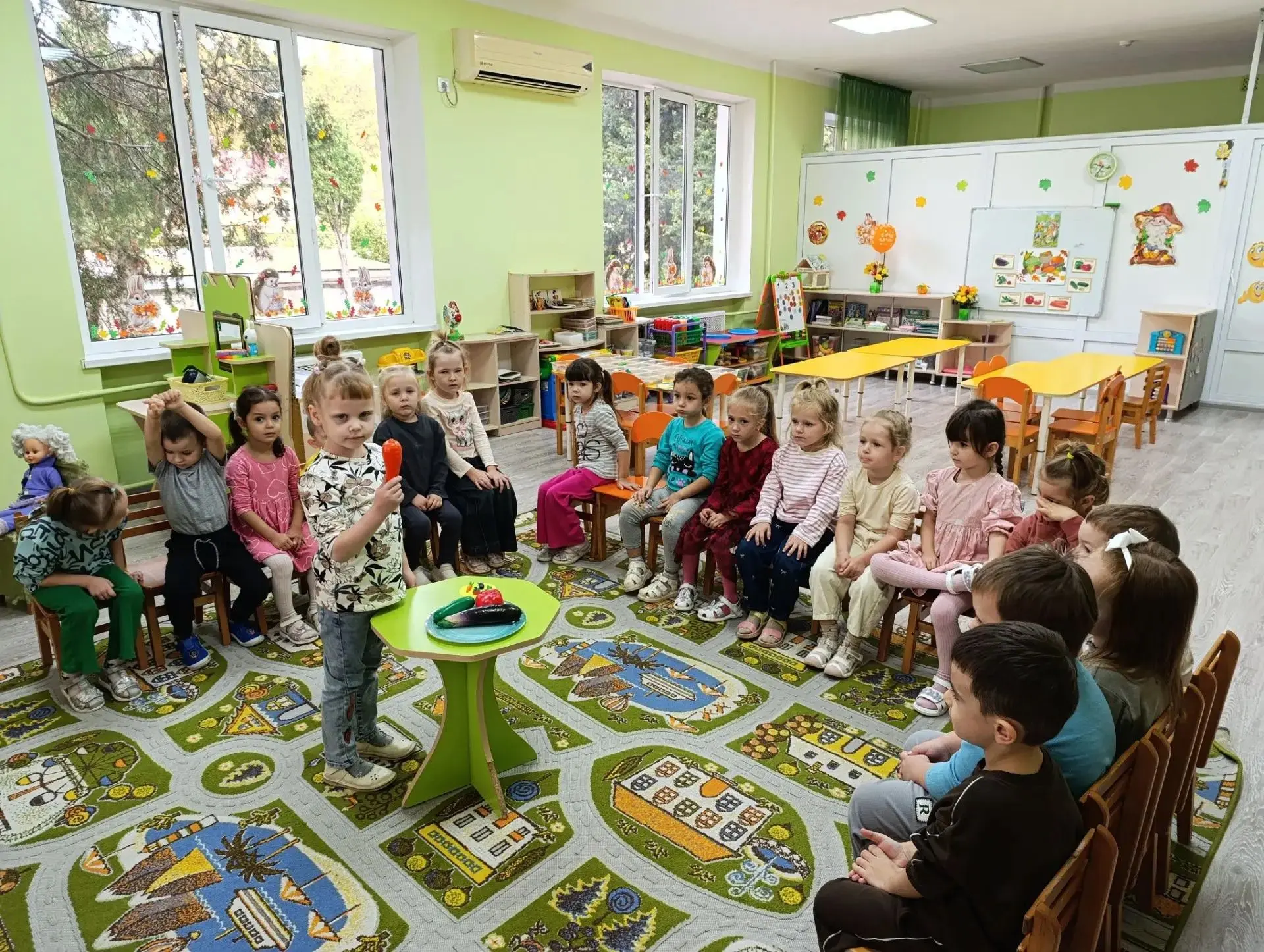 В средней возрастной группе с Яной Акоповной прошло творческое занятие «Любимые овощи».