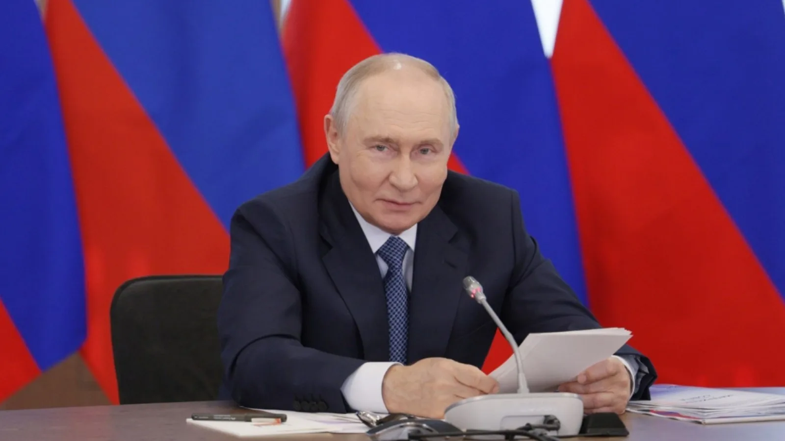 Путин объявил благодарность активисту из Полярных Зорь Василию Горбунову.
