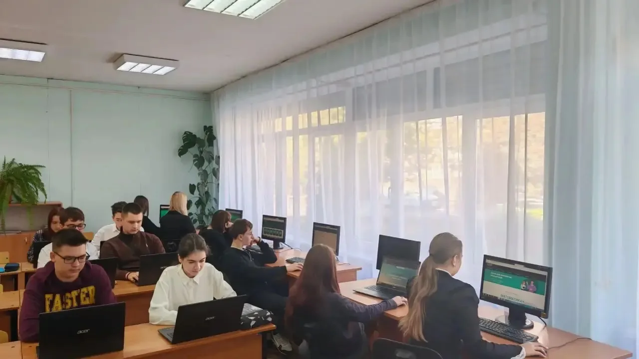 Более 2,5 тысяч обучающихся 7-11 классов общеобразовательных организаций города Ельца 1...