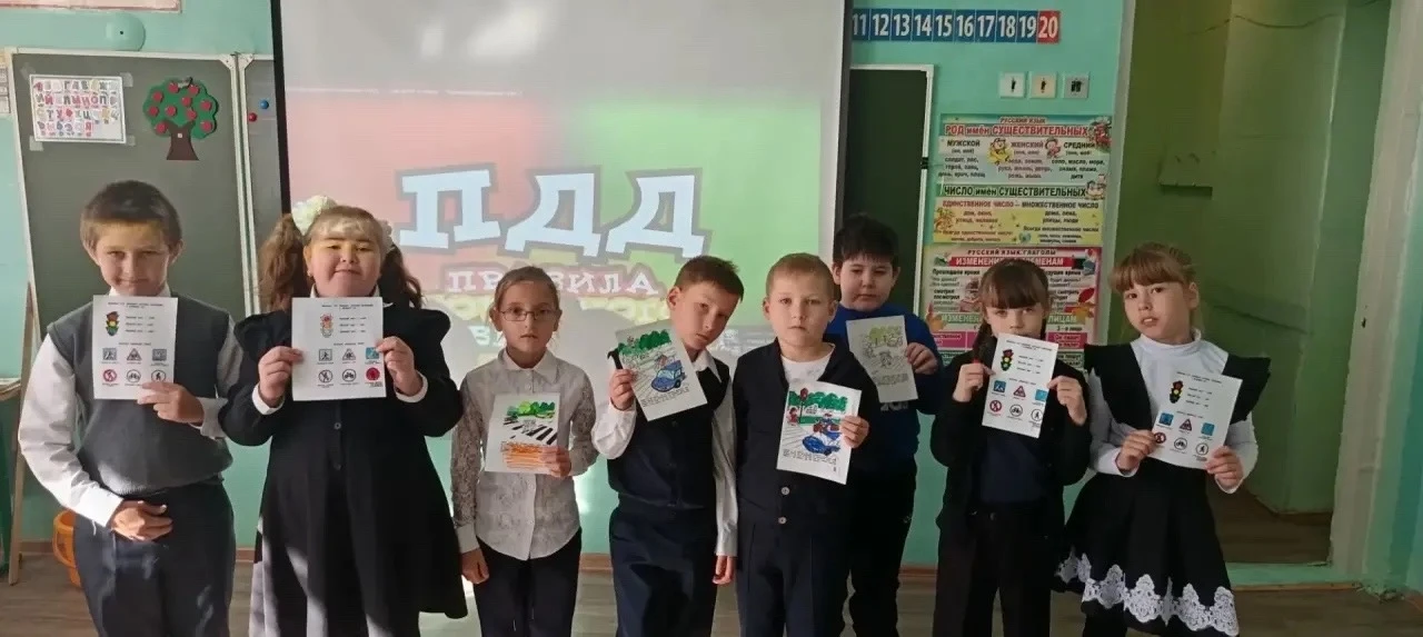 🚦 В 1 «Д» классе прошёл классный час по правилам дорожного движения🚦