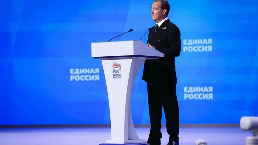 Президент подписал указ об особом статусе учителей. Документ гарантирует педагогам пост...