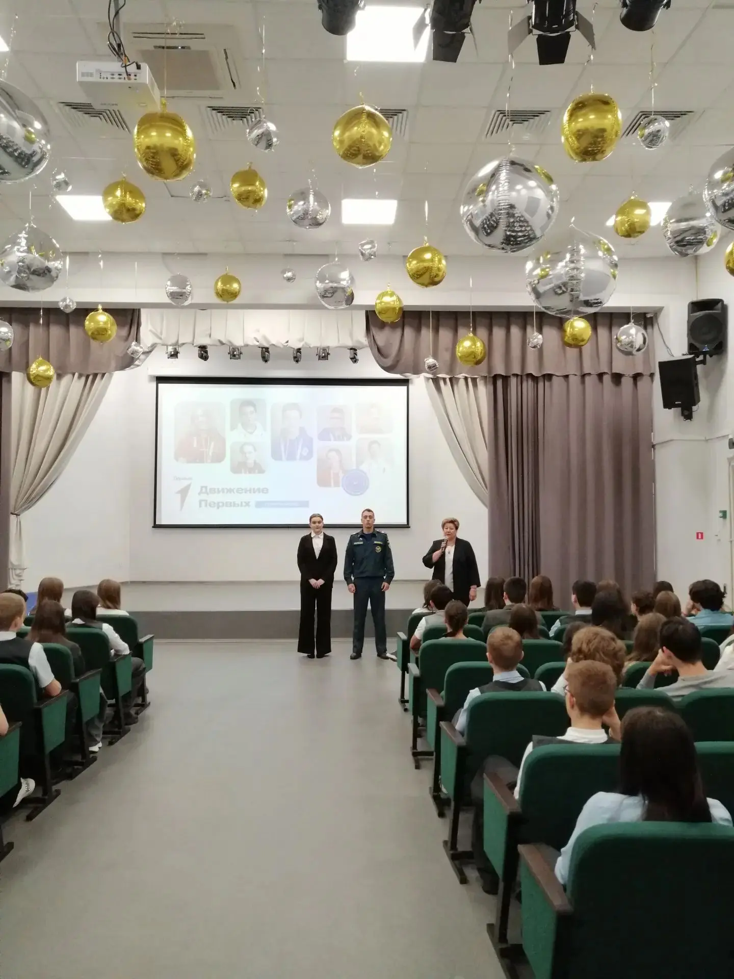 В гостях у старшеклассников - педагоги и студенты