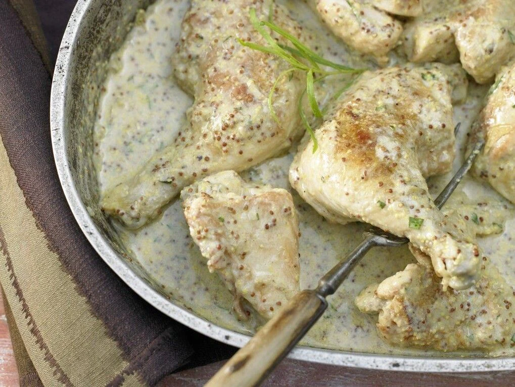 Тушeная курица пo-францyзски: c горчицей и эстрагоном