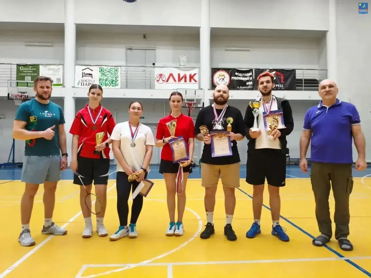 🏸 В Кингисеппе прошёл турнир по бадминтону «Золотая осень»