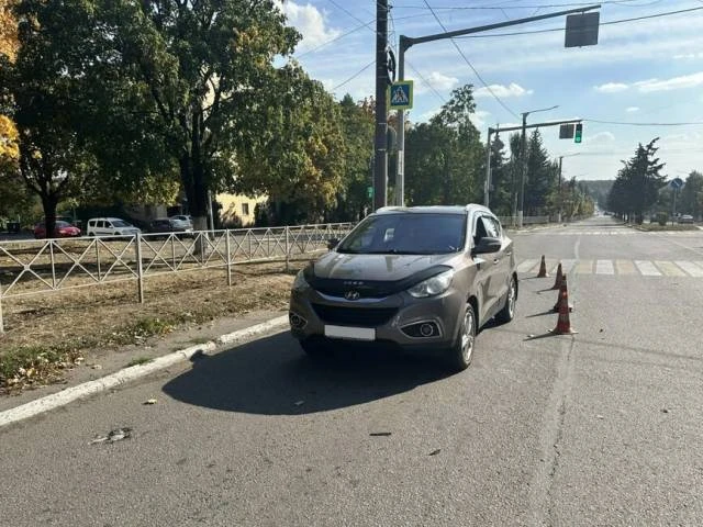 В Снежном водитель совершил наезд на 11-летнюю школьницу на пешеходном переходе