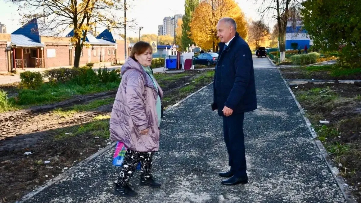 В Новочебоксарске наконец взялись за проблемную тропу от дома № 37 на Семенова до Ельни...
