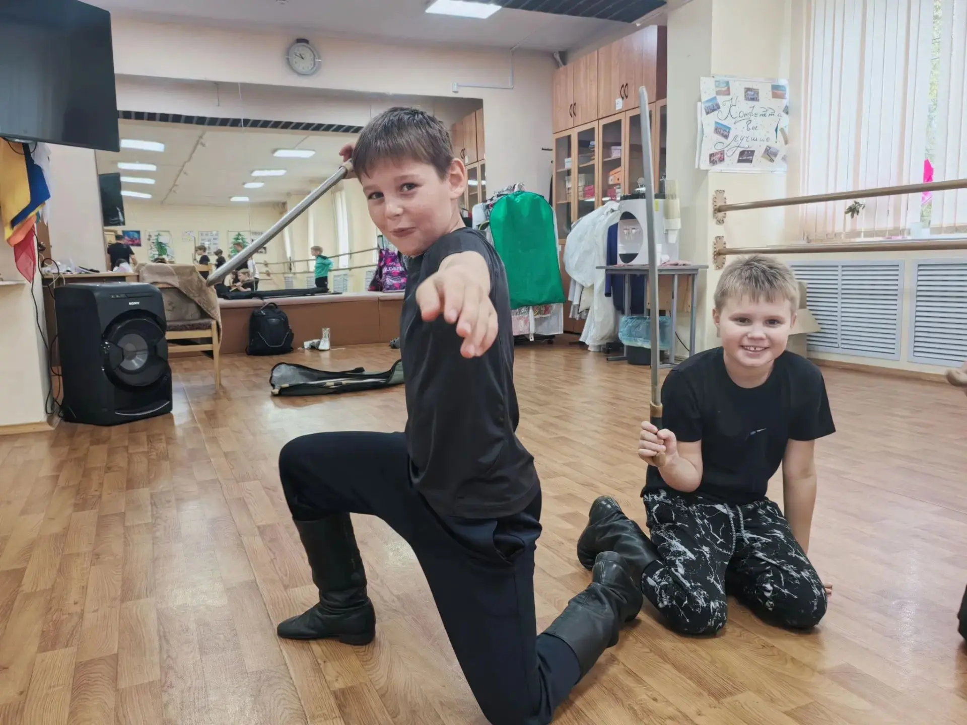 ⚔️ Ансамбль «Конфетти» приступает к профессиональному освоению фланкировки. Занятия с д...