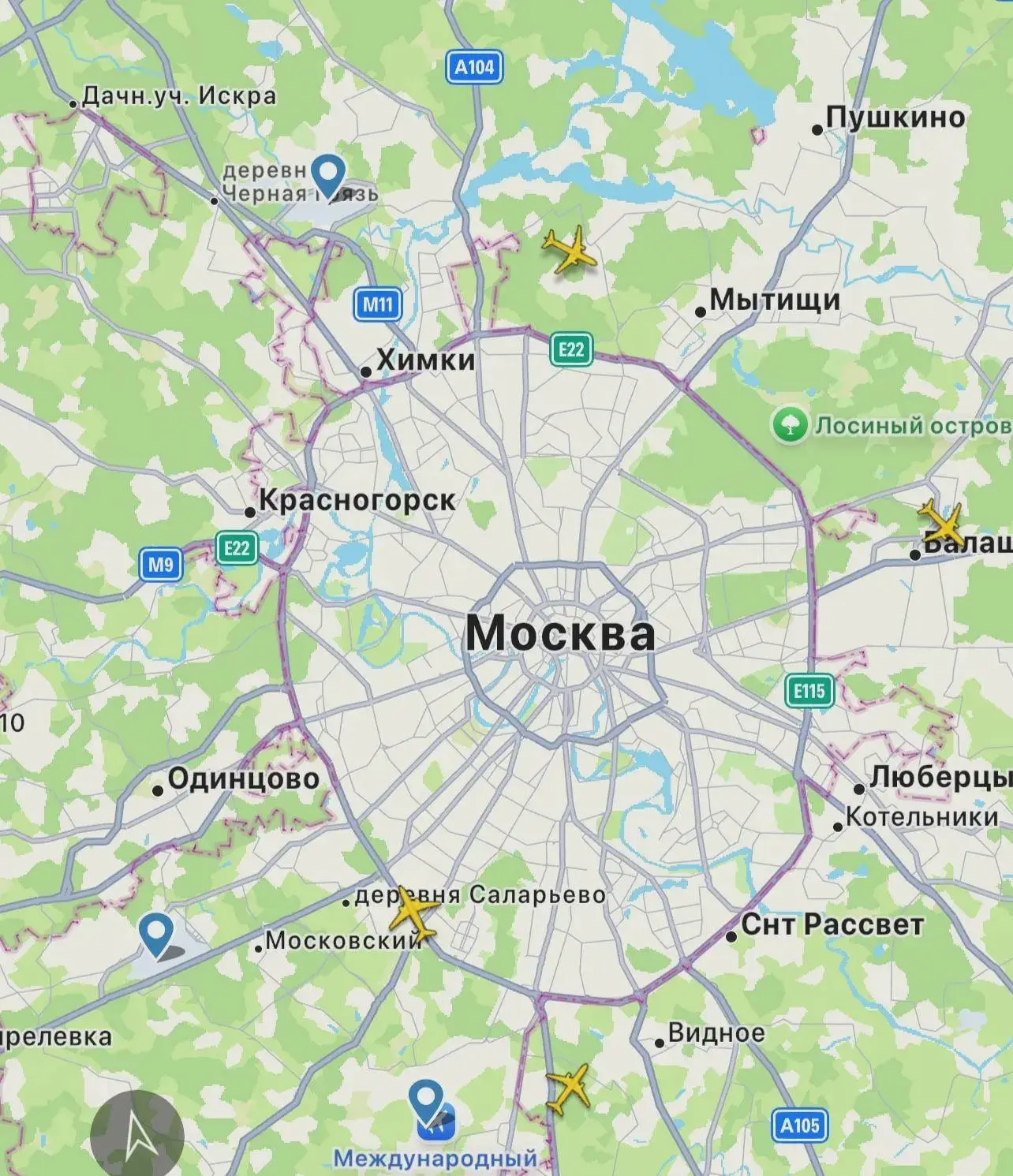 В аэропортах Москвы задержали и отменили свыше 280 рейсов