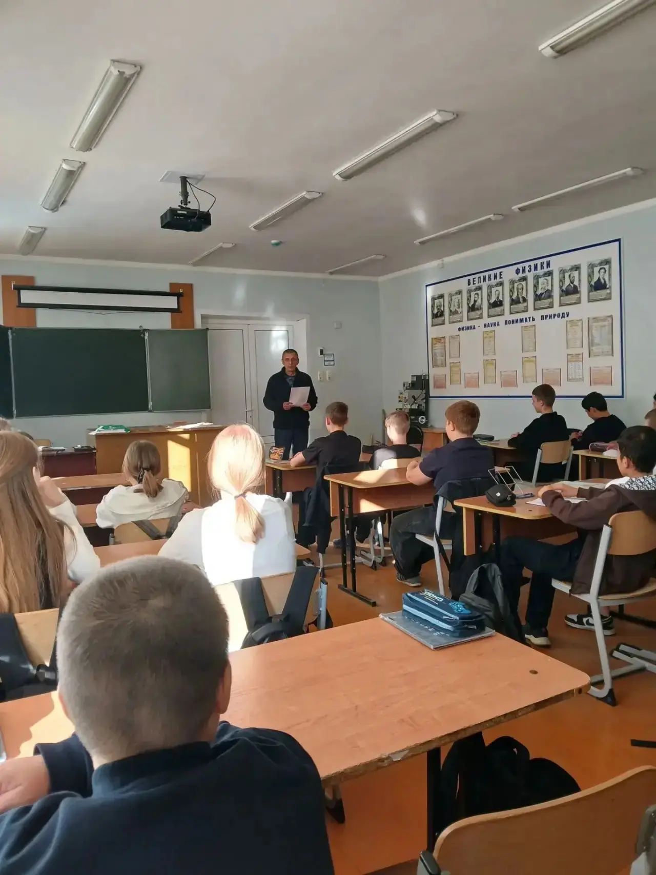 12 октября преподавателем-организатором ОБЗР была проведена беседа с обучающимися на те...