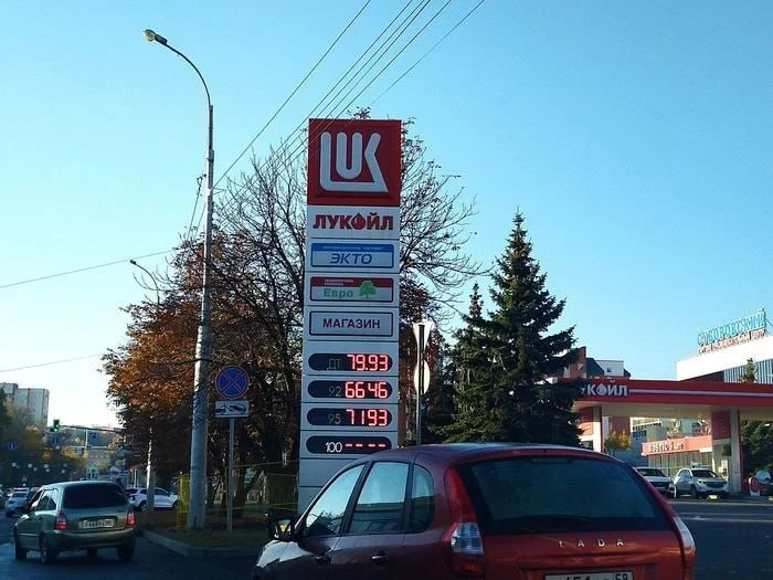 В Пензе подорожали бензин и дизель. На АЗС около ТЦ Суворовский выросли цены на АИ-92, ...