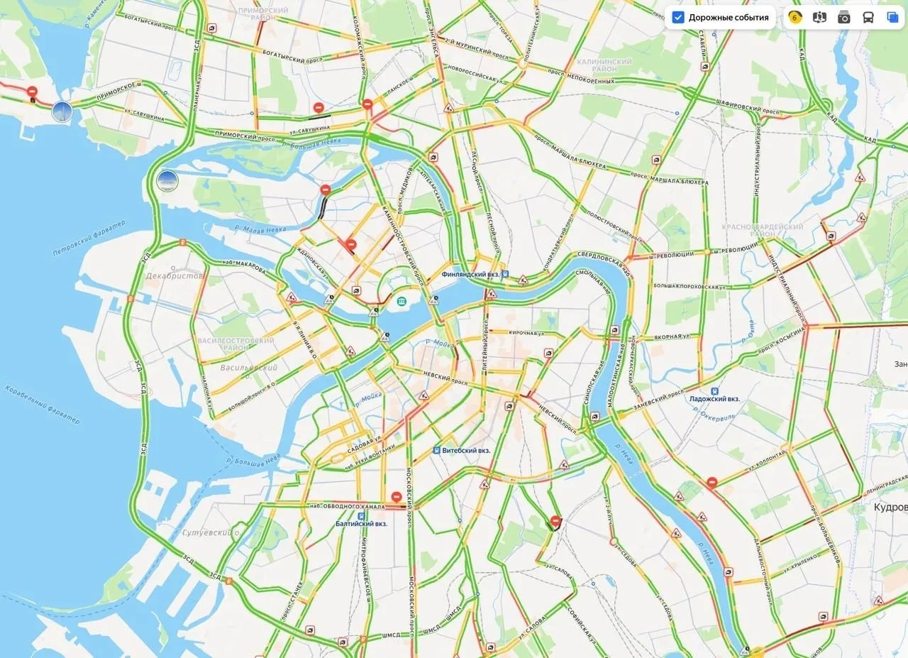 Петербург встал в 6-балльных пробках, заторы — на ключевых шоссе, КАД и ЗСД.