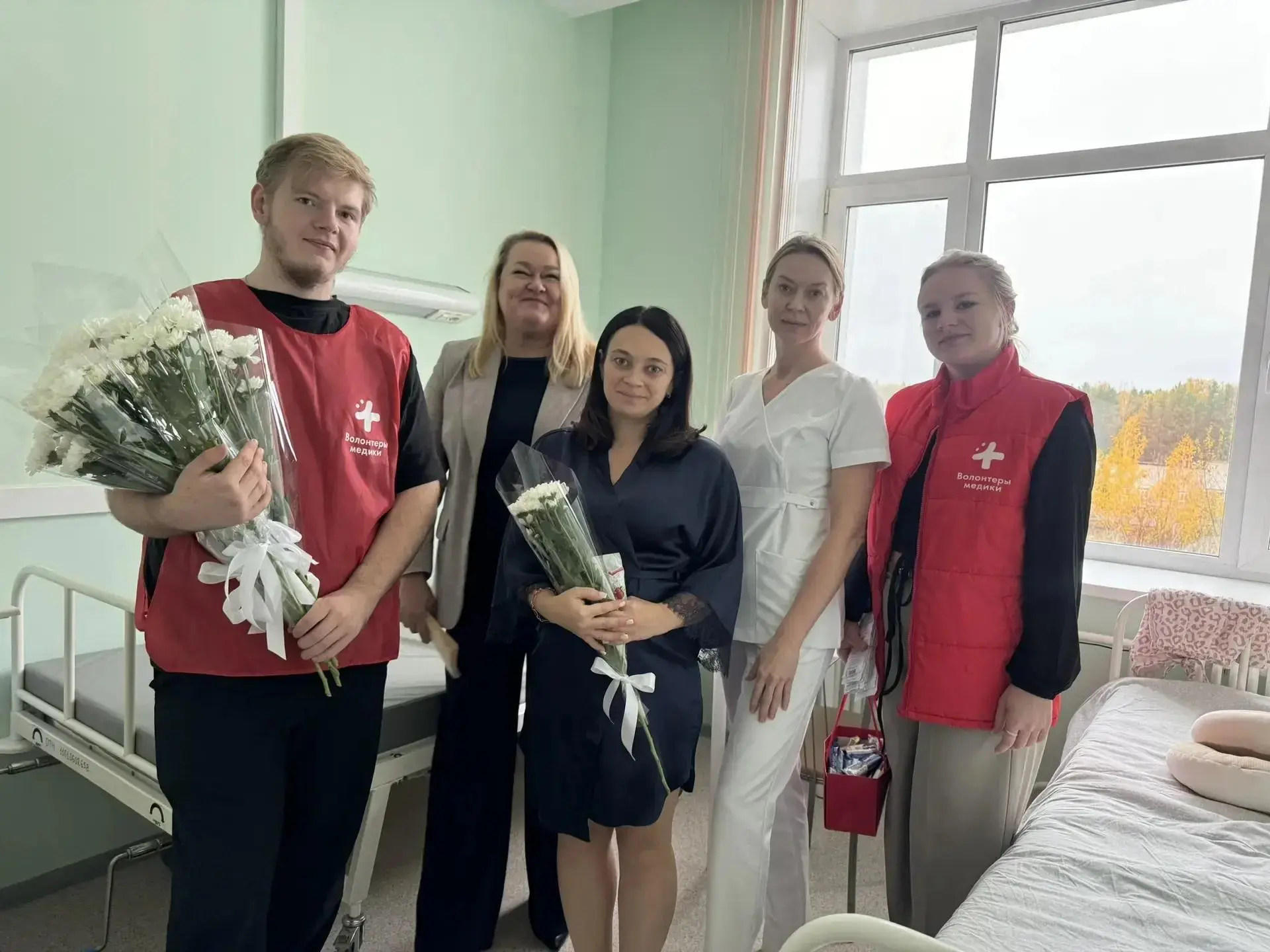 Сегодня в перинатальном центре поздравляли пациенток отделения патологии беременности с...