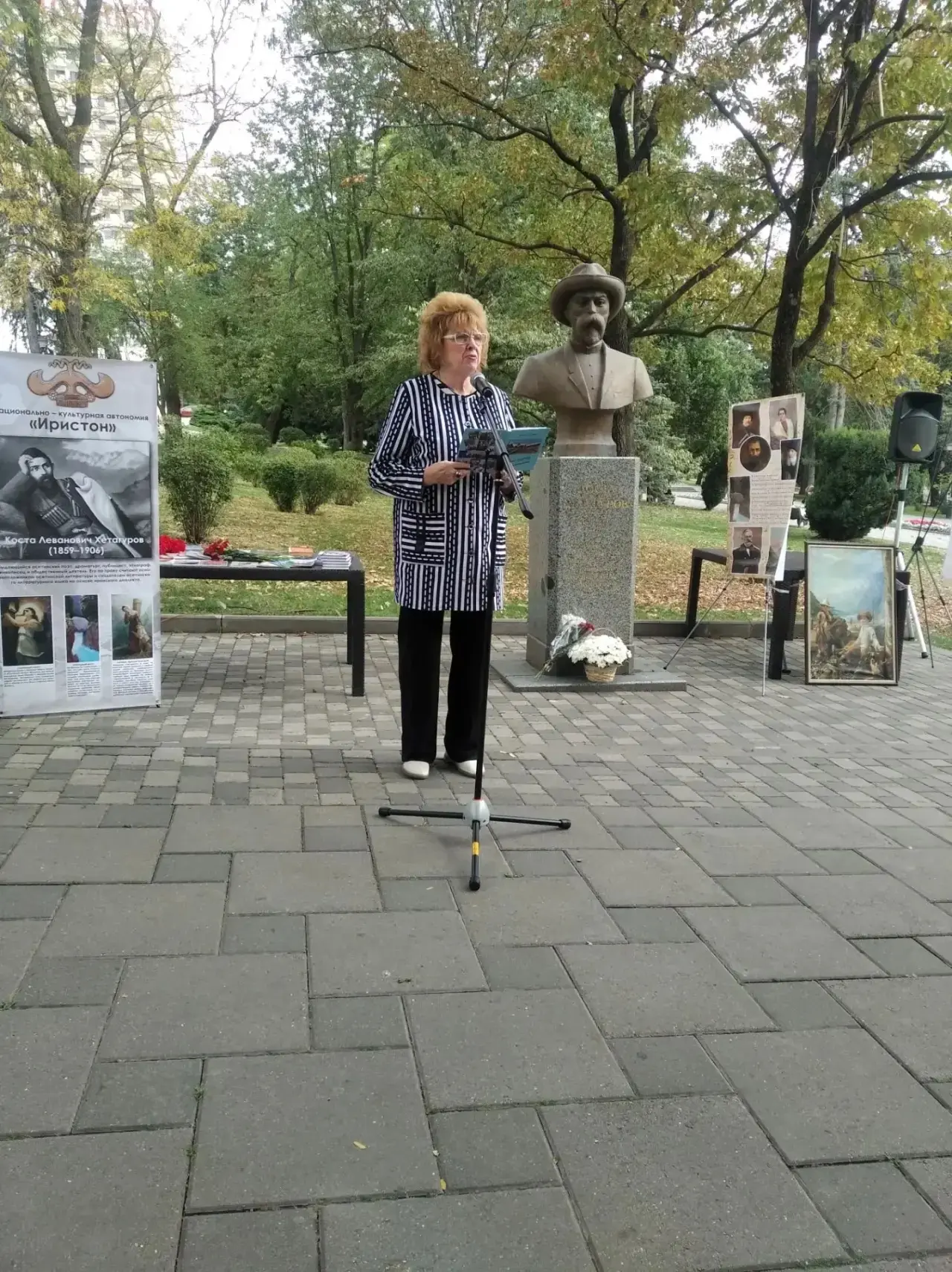 Руководитель НТЛМО "Шестое чувство" ГДК  №1  им. А.Д. Дементьева Галина Осинцева принял...