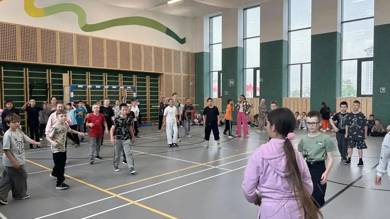 🌧️ Второй день в нашем пришкольном лагере выдался дождливым, но от этого только веселее!