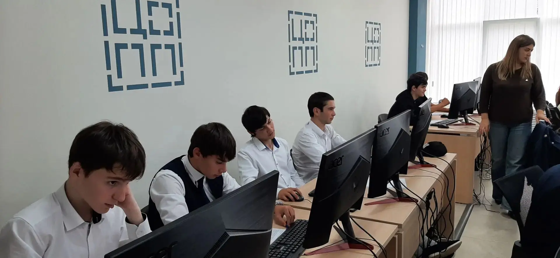 Сегодня наши учащиеся IТ- класса снова побывали на очном обучении в Многопрофильном тех...