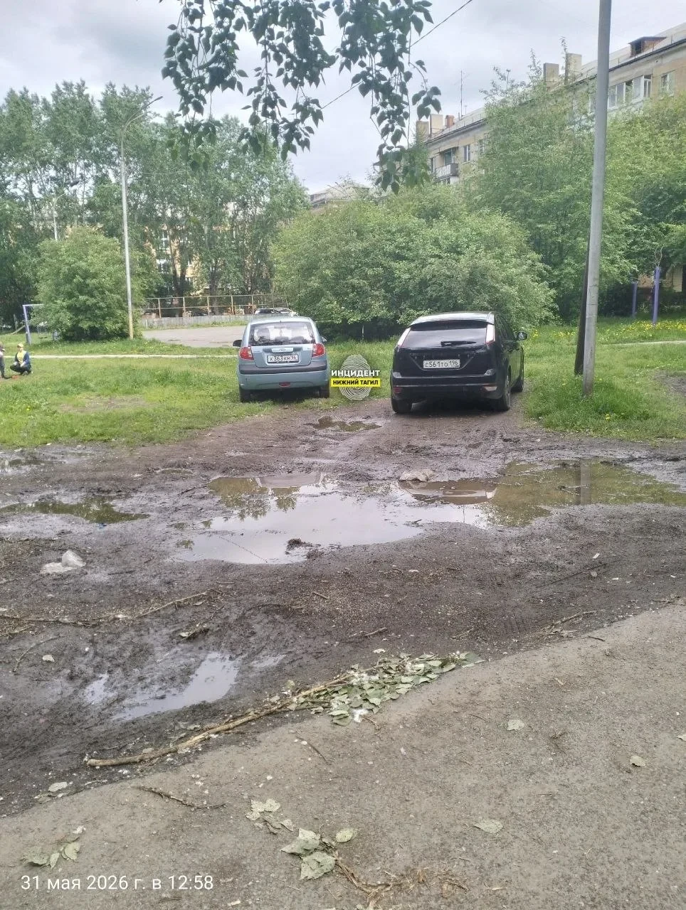 На Вагонке двор превратили в парковку