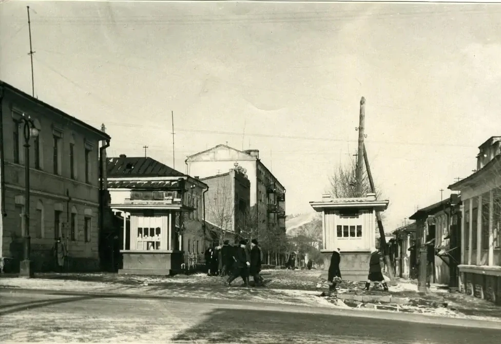 Перекресток улиц им. Ленина и Скворцова