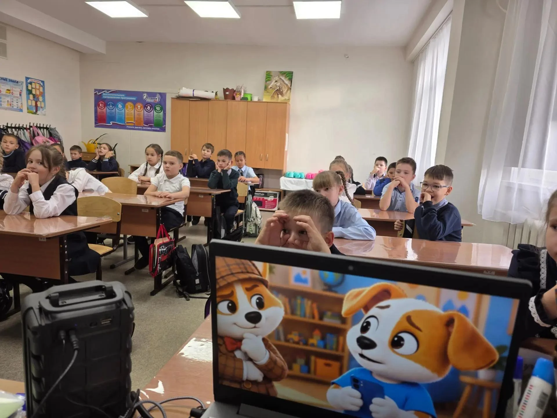 🗣 Сегодня в Саган-Нурской СОШ прошли «Разговоры о важном» на тему «Безопасность в сети...