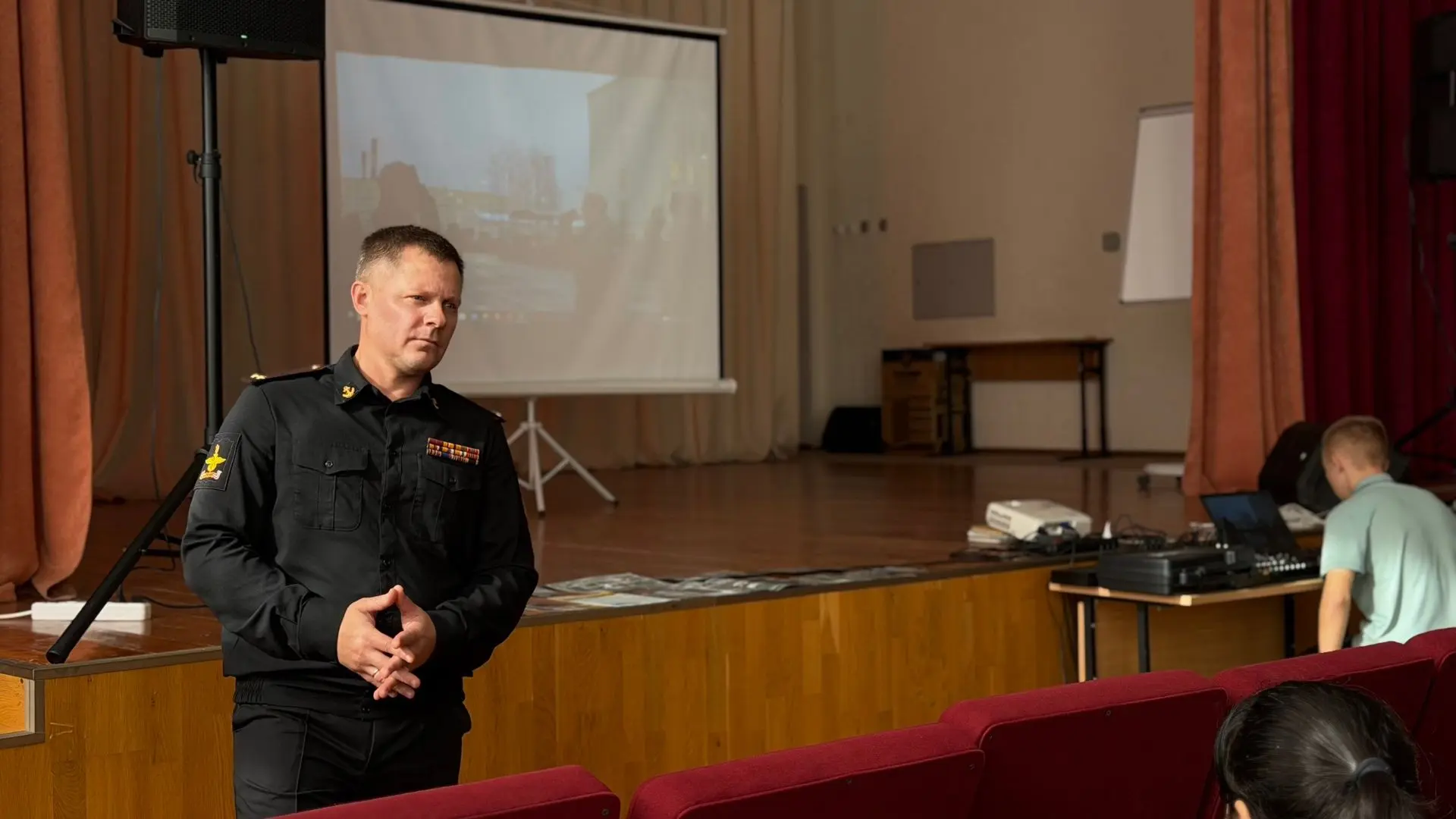 🎓В школу им. Л. Н. Толстого приезжали представители Военной академии связи из Санкт‑Пе...