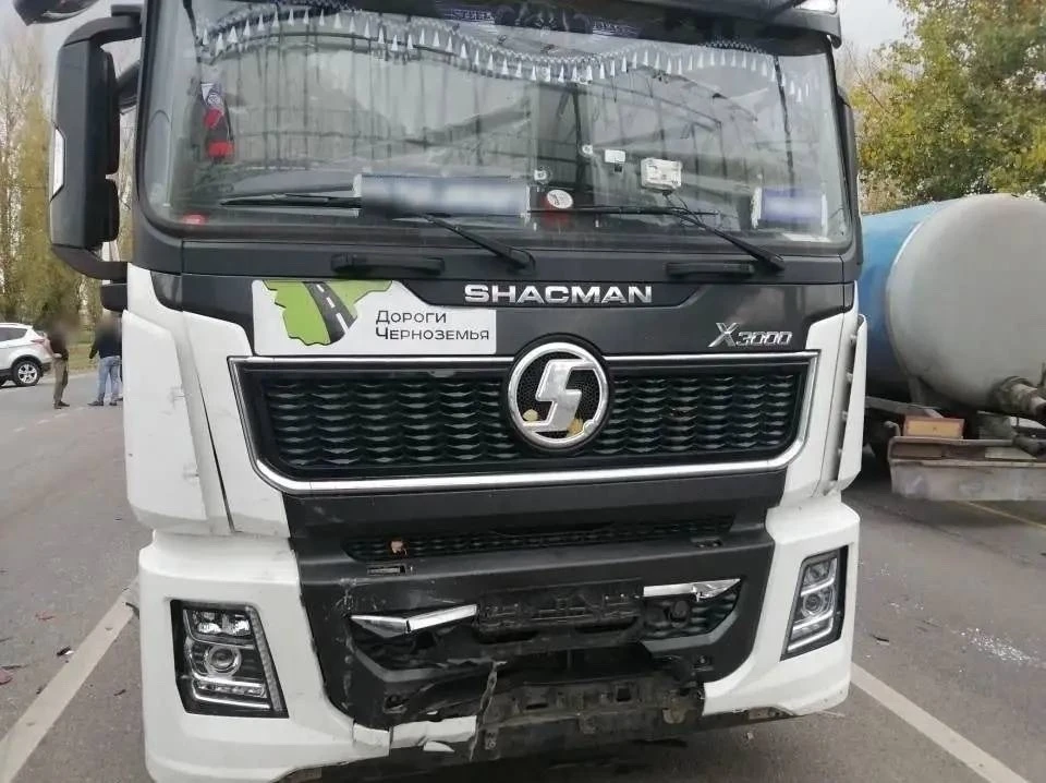🚘 В Аннинском районе три человека пострадали при столкновении Renault с грузовиком