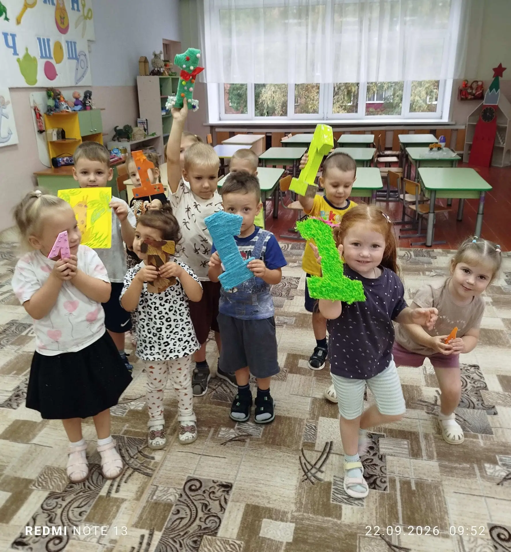 Посмотрите на эти сияющие глаза и гордые улыбки! Наше замечательное