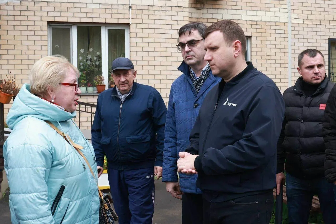 Вместе с главой города Алексеем Ковязиным провели еженедельный обход территорий. По ряд...