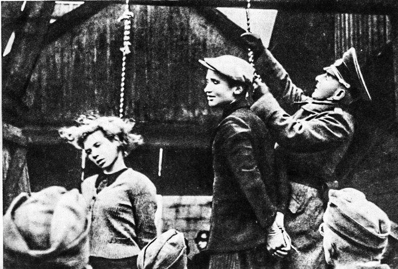 Первая публичная казнь на оккупированных советских территориях. В Минске повесили 12 со...