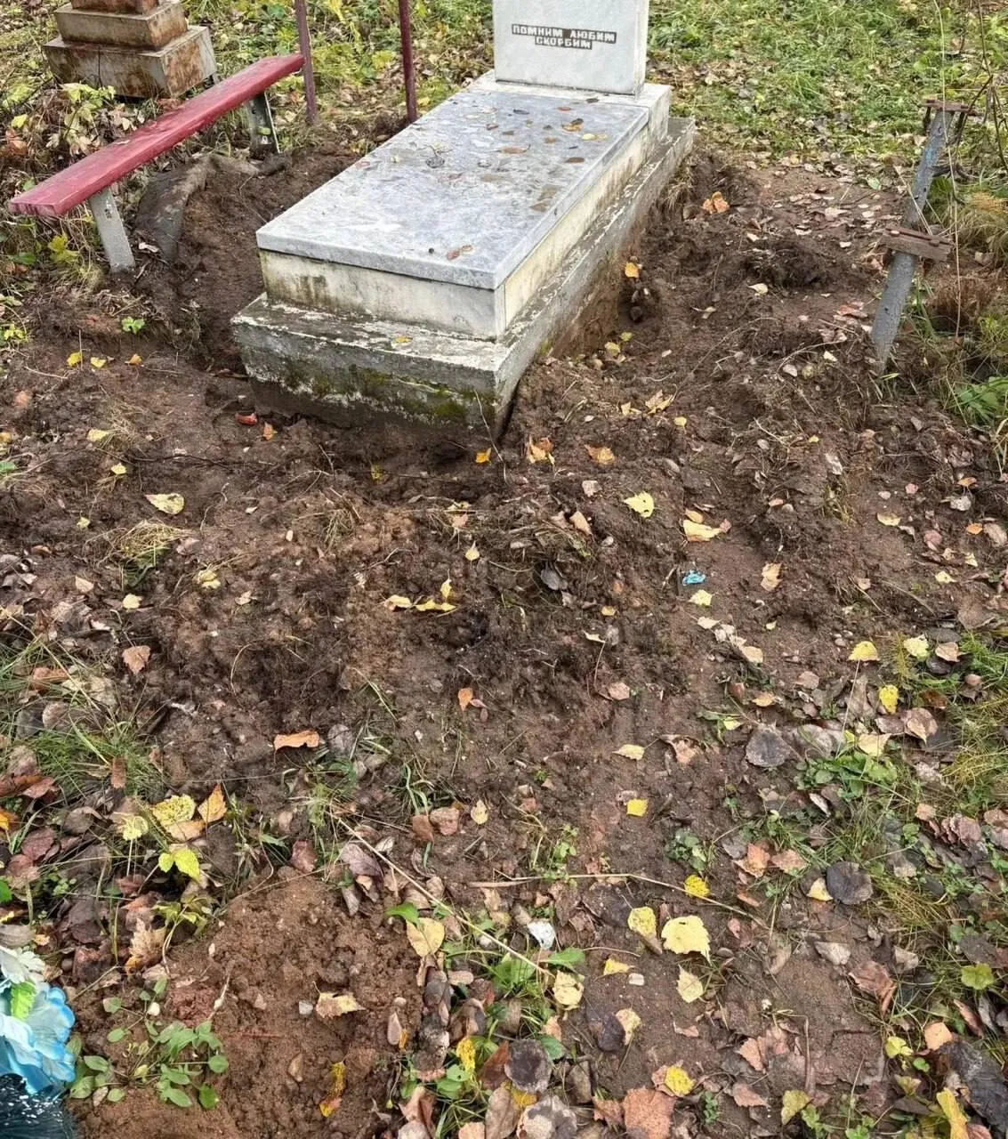 ⚰️ На Северном кладбище Перми обнаружили следы подкопов возле могил.