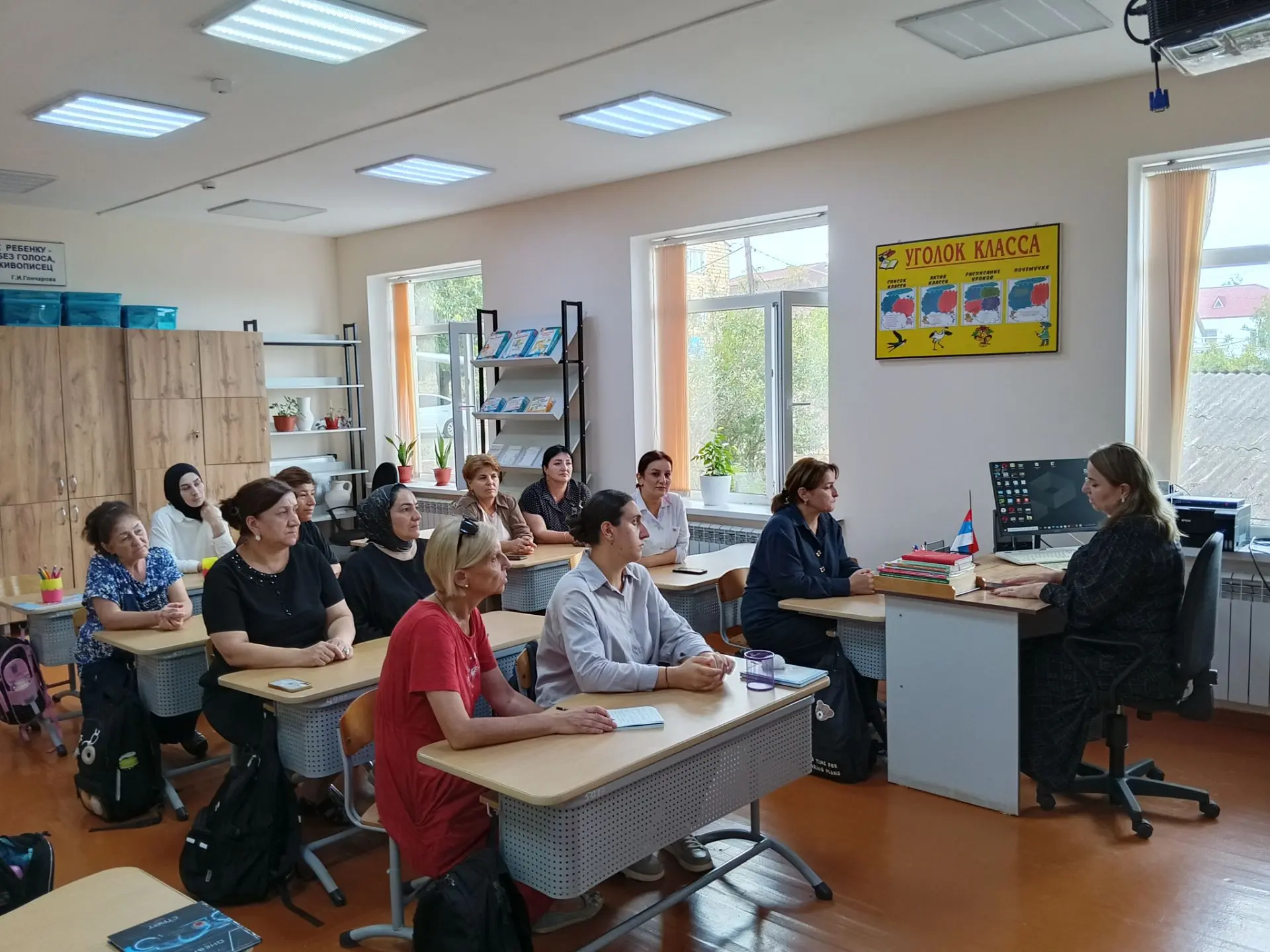 В МБОУ "Прогимназия №18" во главе с директором прошло ознакомление сотрудников ОО с алг...