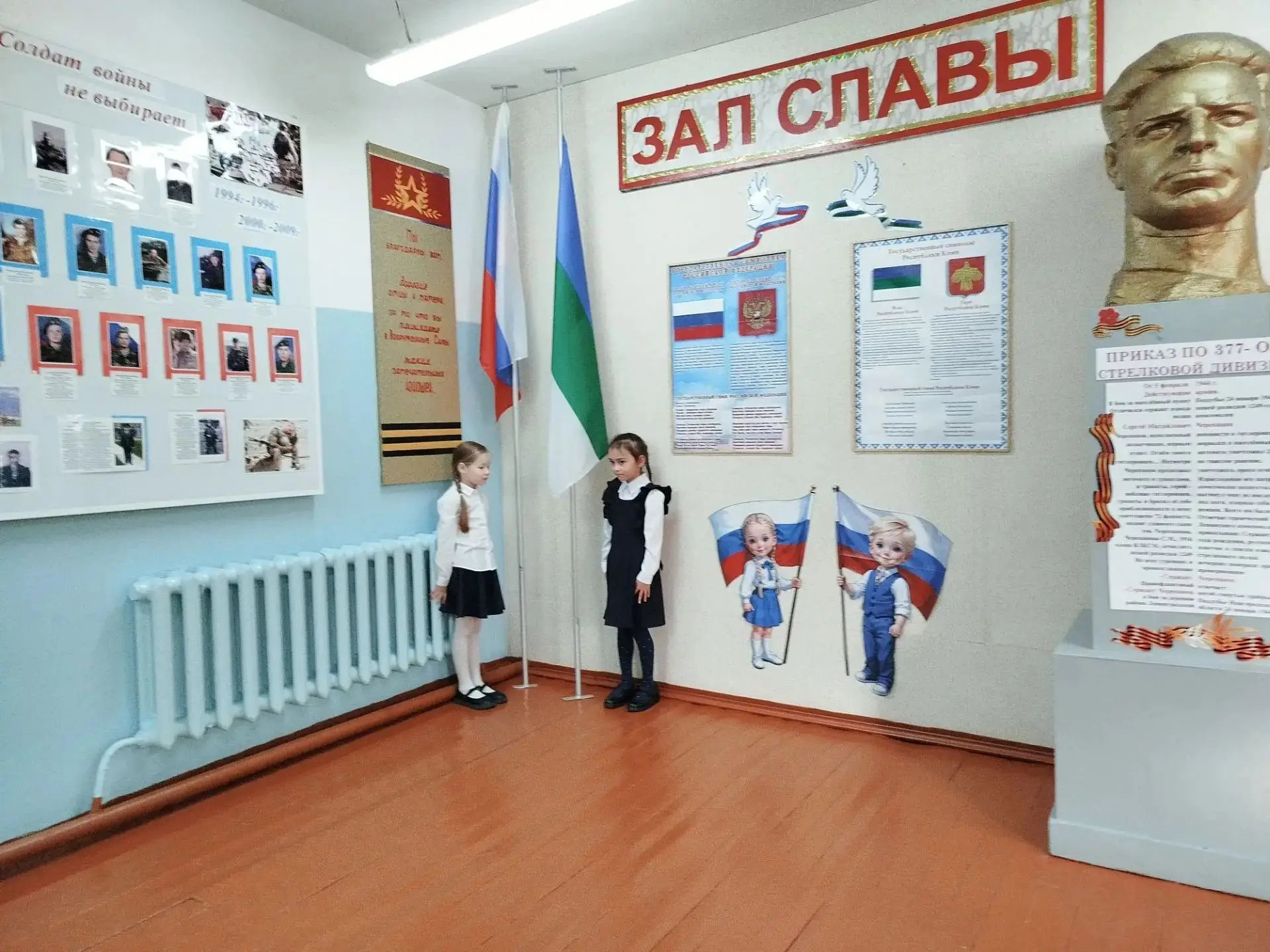 🇷🇺Утро понедельника в МБОУ  "Новоборская СОШ"  прошла еженедельная линейка поднятия ф...