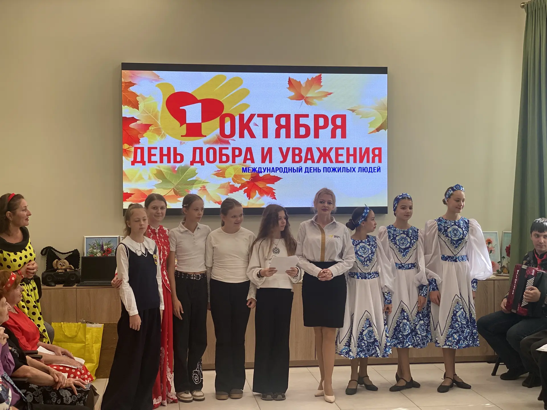 🤲❤️ Волонтеры гимназии №117 «Навигаторы Добра» в Международный день пожилых людей позд...