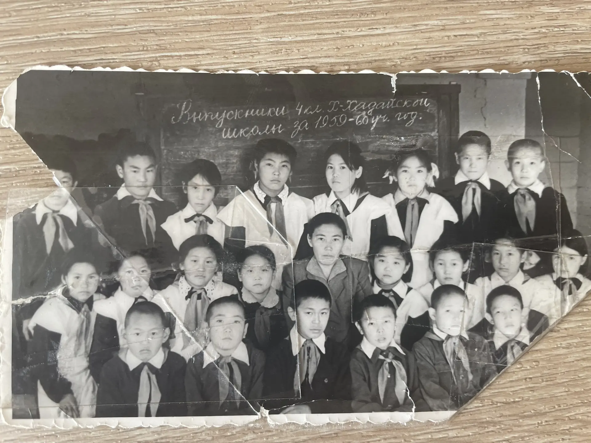 Также Светлана Алексеевна, передала в музей школы фотографии на которых запечатлены уче...