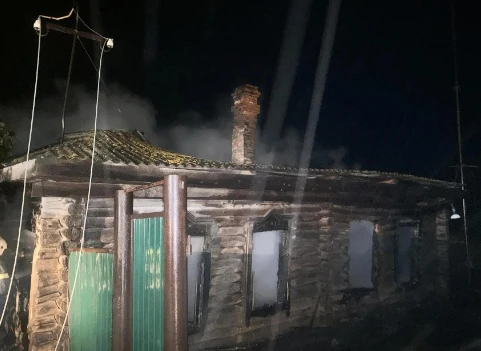 🚨 Мать и сын погибли при пожаре в Новосибирской области