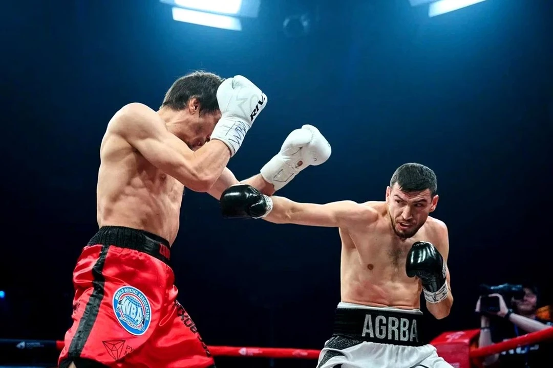 Агрба завоевал титул чемпиона WBA на боксерском турнире в Екатеринбурге.
