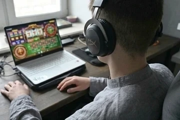 Стал лудоманом, задолжал миллион и пошел работать наркокурьером – все это у мальчика  с...