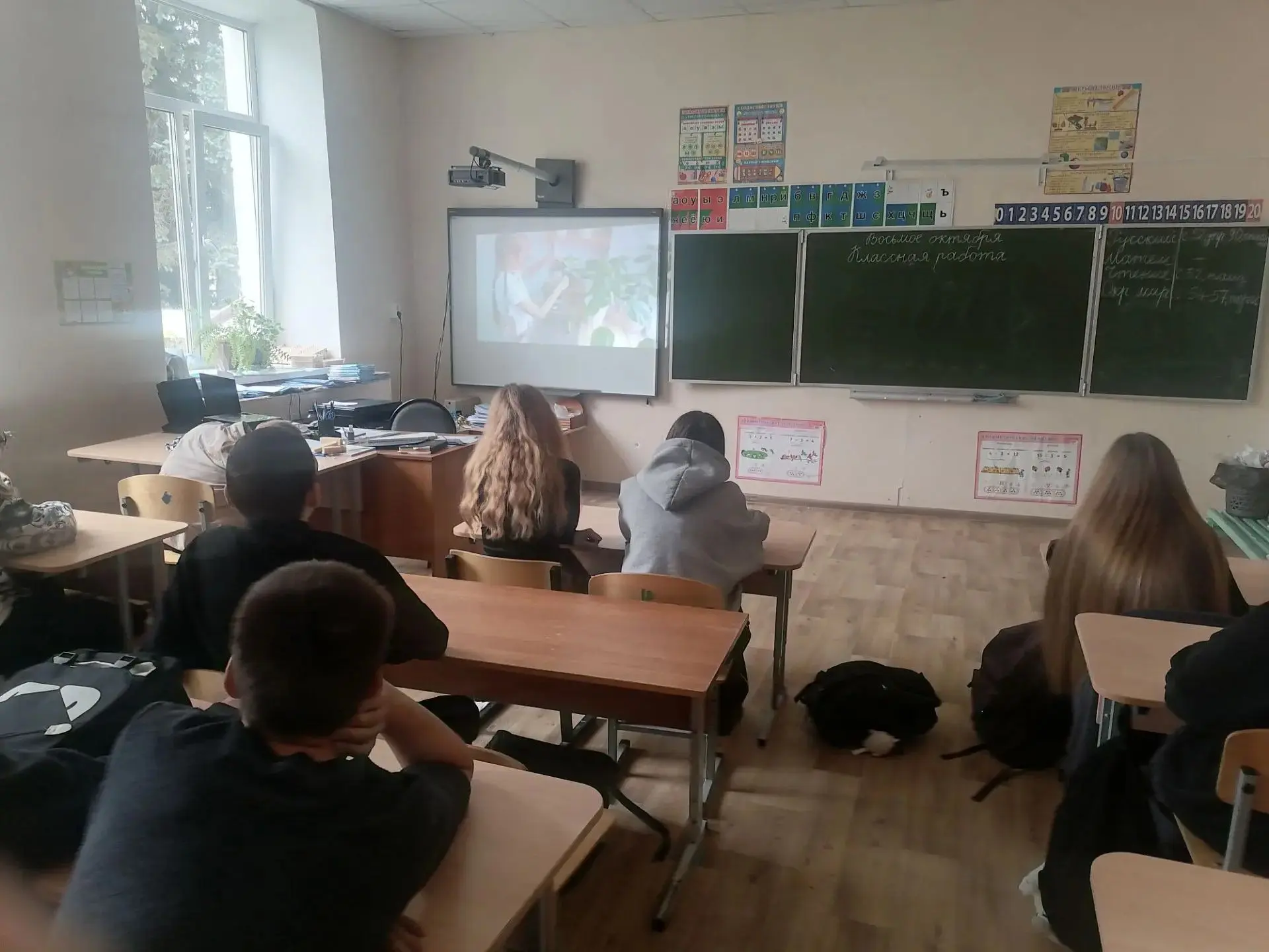 Сегодня в 7 б классе прошло очередное занятие «Россия – мои горизонты» .Провела его кла...