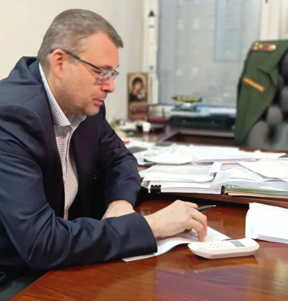 🏠 Евгений Федоров взял на контроль капремонт кровли дома в Кандалакше