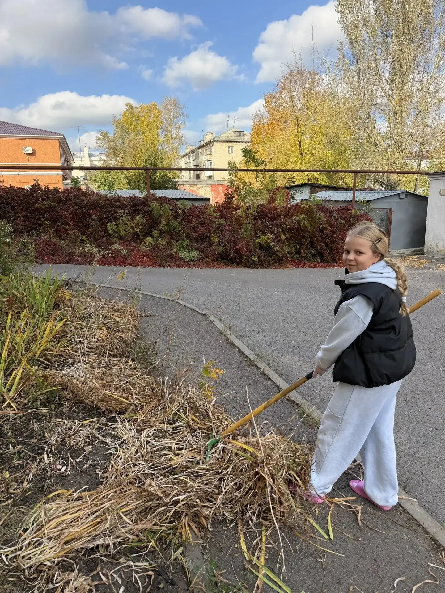 🍁 Городская акция «Субботник во дворе дома, где живет моя семья» 🍁