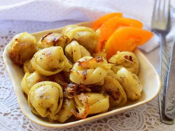 ЖАРЕНЫЕ ПЕЛЬМЕНИ С ЛУКОМ