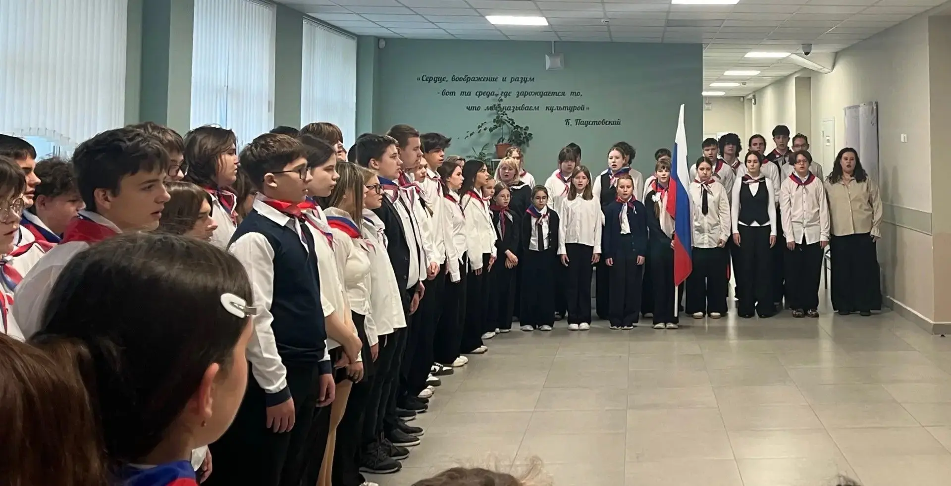 Понедельник в нашей школе начался традиционно - с линейки, выноса флага и гимна, которы...