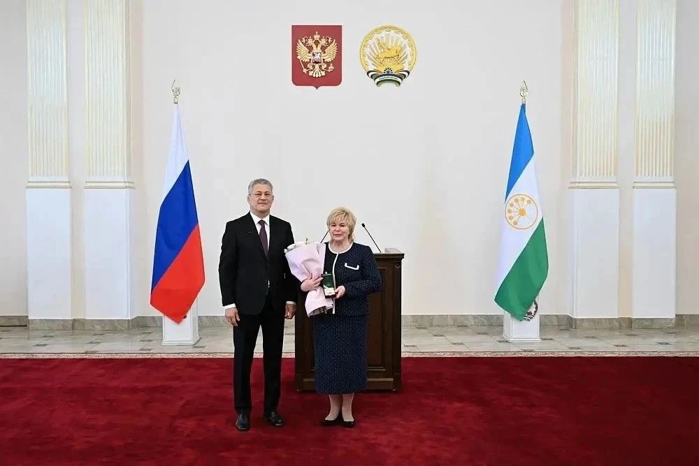 Пушкăртстан Пуçлăхĕн аллинчен илнĕ награда